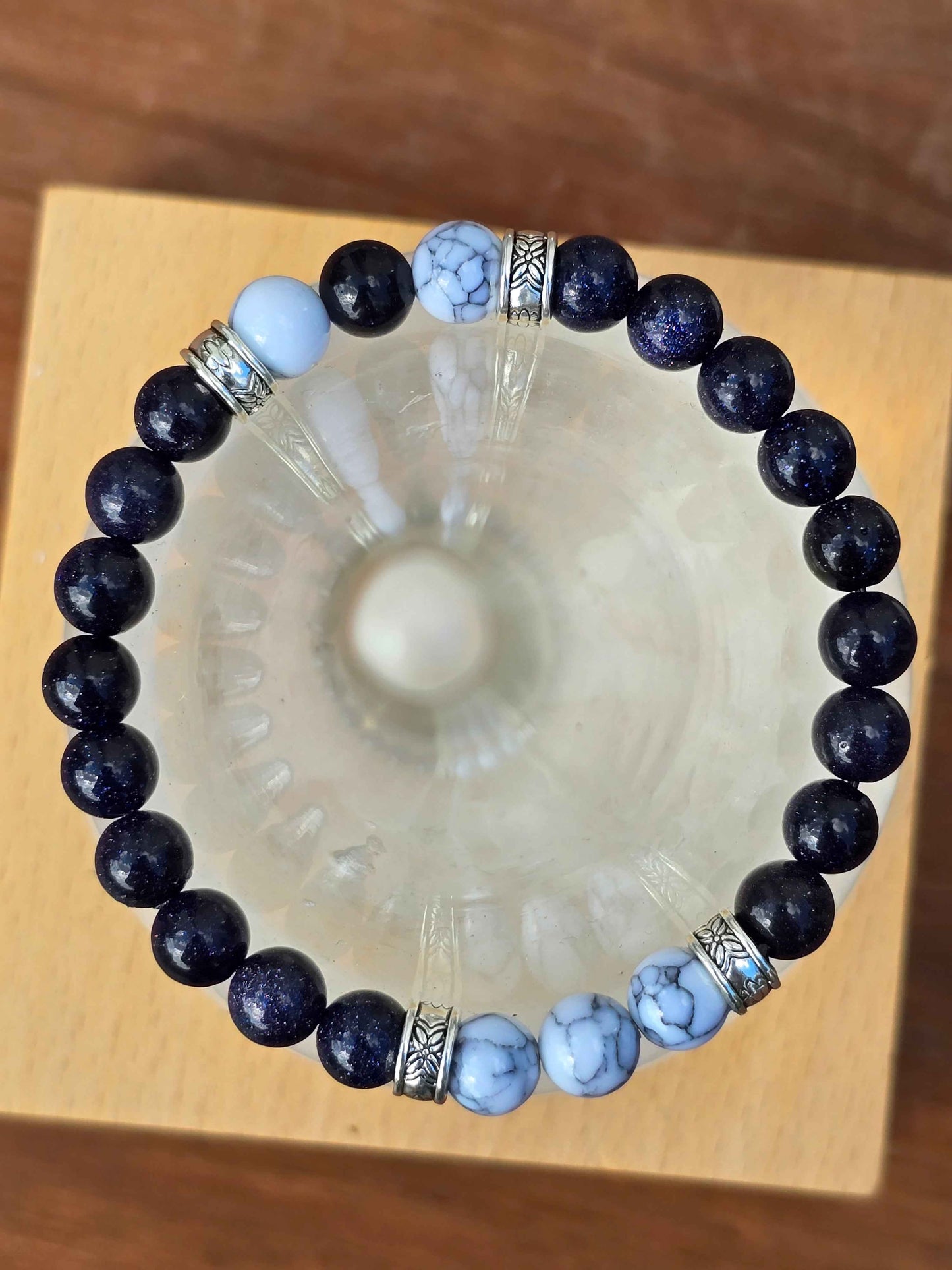 Unisex Blue and white marble effect elastic beaded bracelet - Handmade item