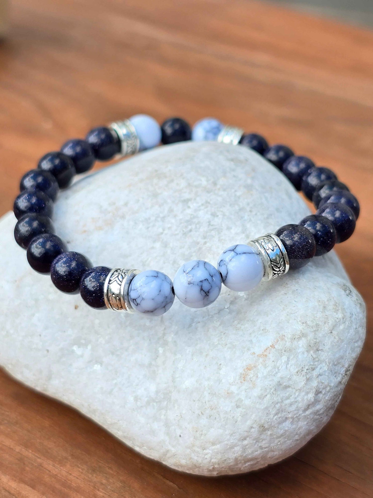 Unisex Blue and white marble effect elastic beaded bracelet - Handmade item