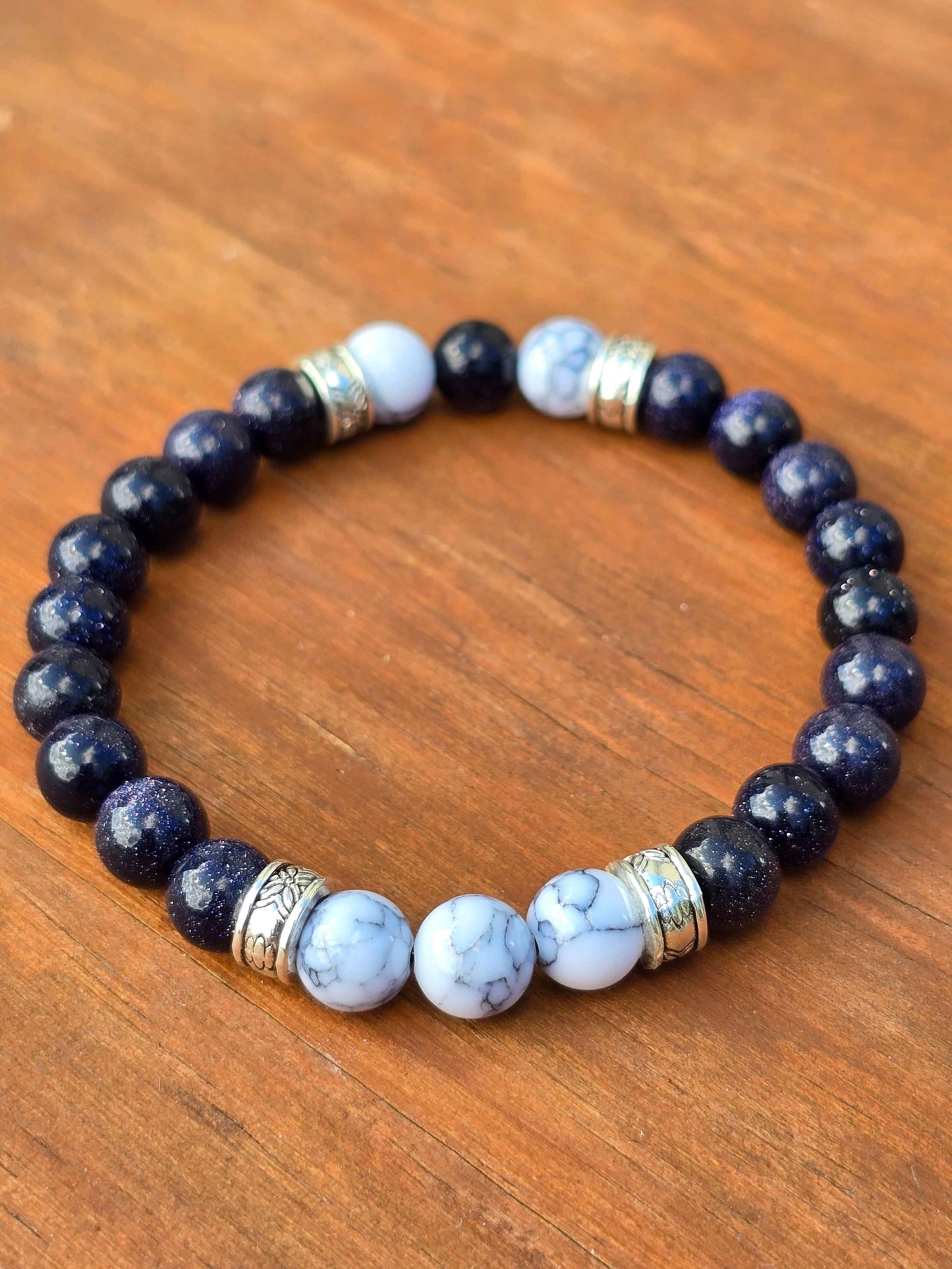 Unisex Blue and white marble effect elastic beaded bracelet - Handmade item