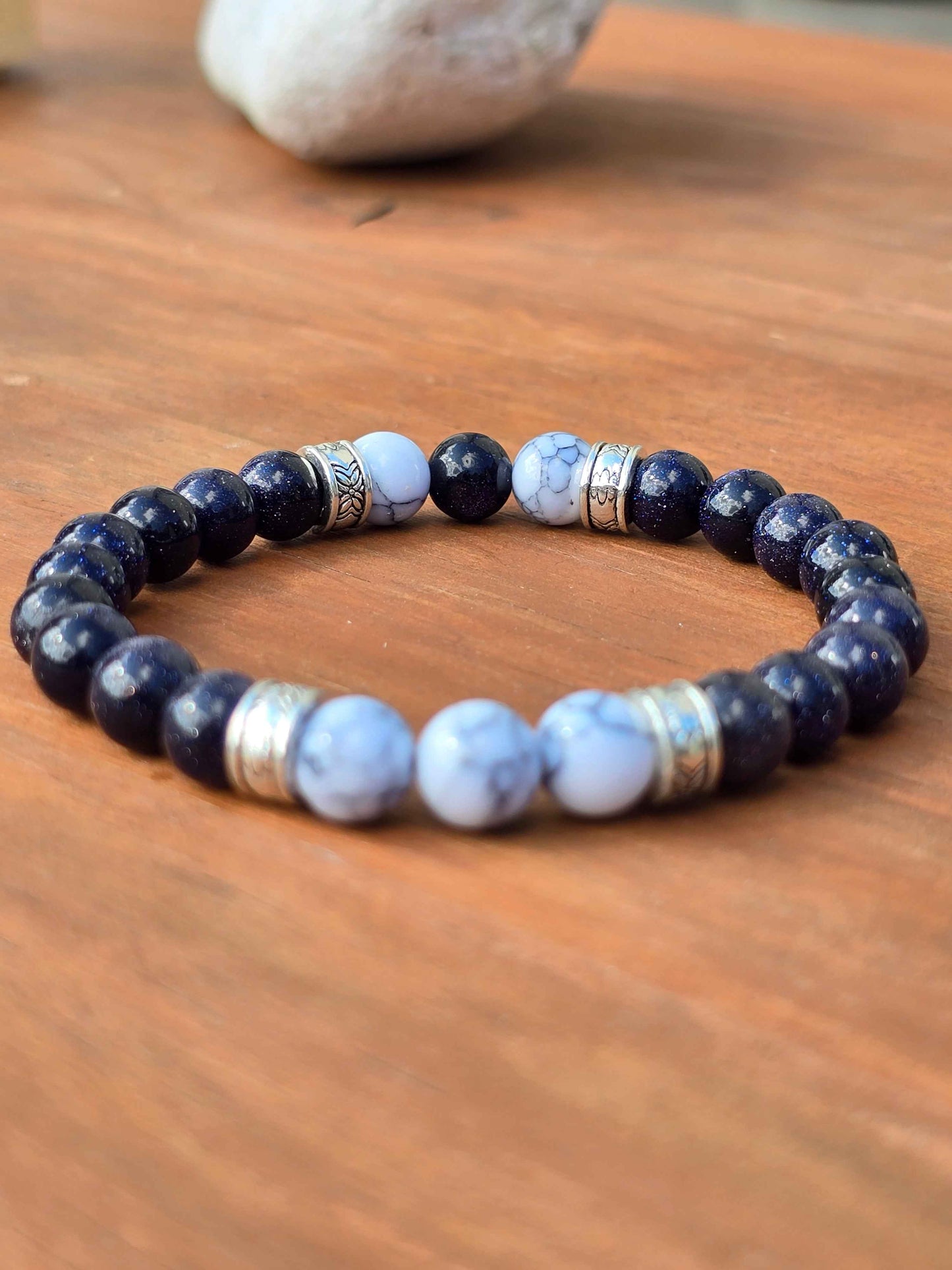 Unisex Blue and white marble effect elastic beaded bracelet - Handmade item