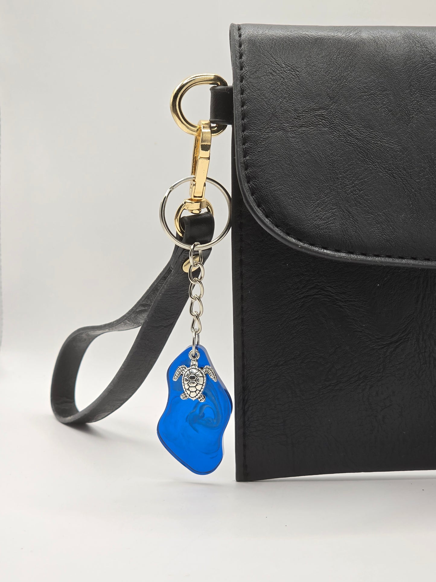 Sea Turtle Resin Keyring - Handmade Ocean scene blue resin accessory