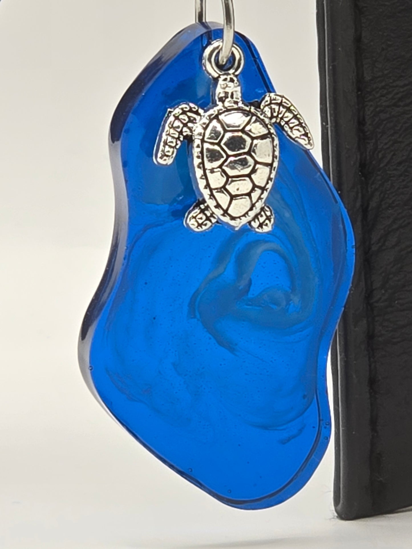 Sea Turtle Resin Keyring - Handmade Ocean scene blue resin accessory