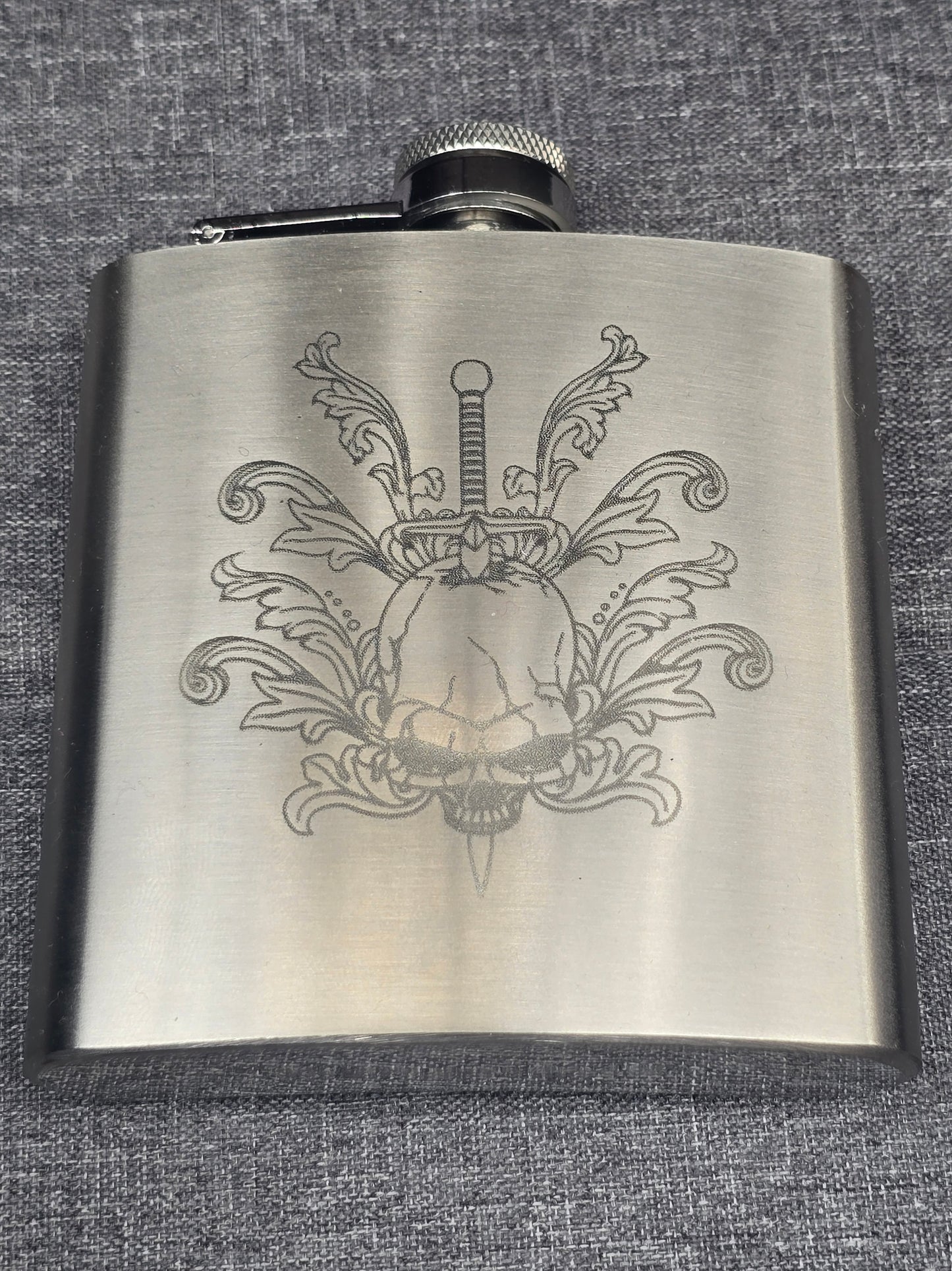 Engraved stainless steel 6oz hipflask - Spirit / Liquor flask with various designs - With Gift Box