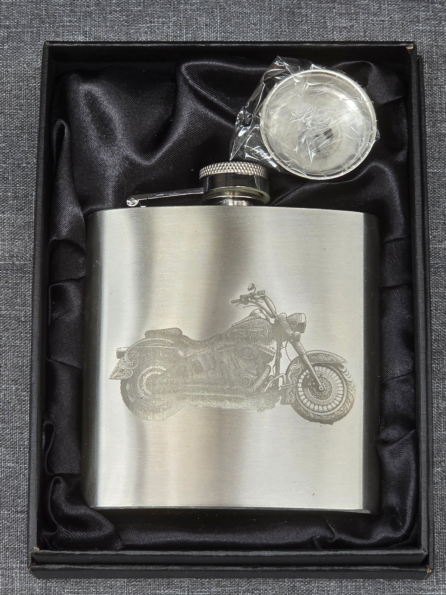 Engraved stainless steel 6oz hipflask - Spirit / Liquor flask with various designs - With Gift Box