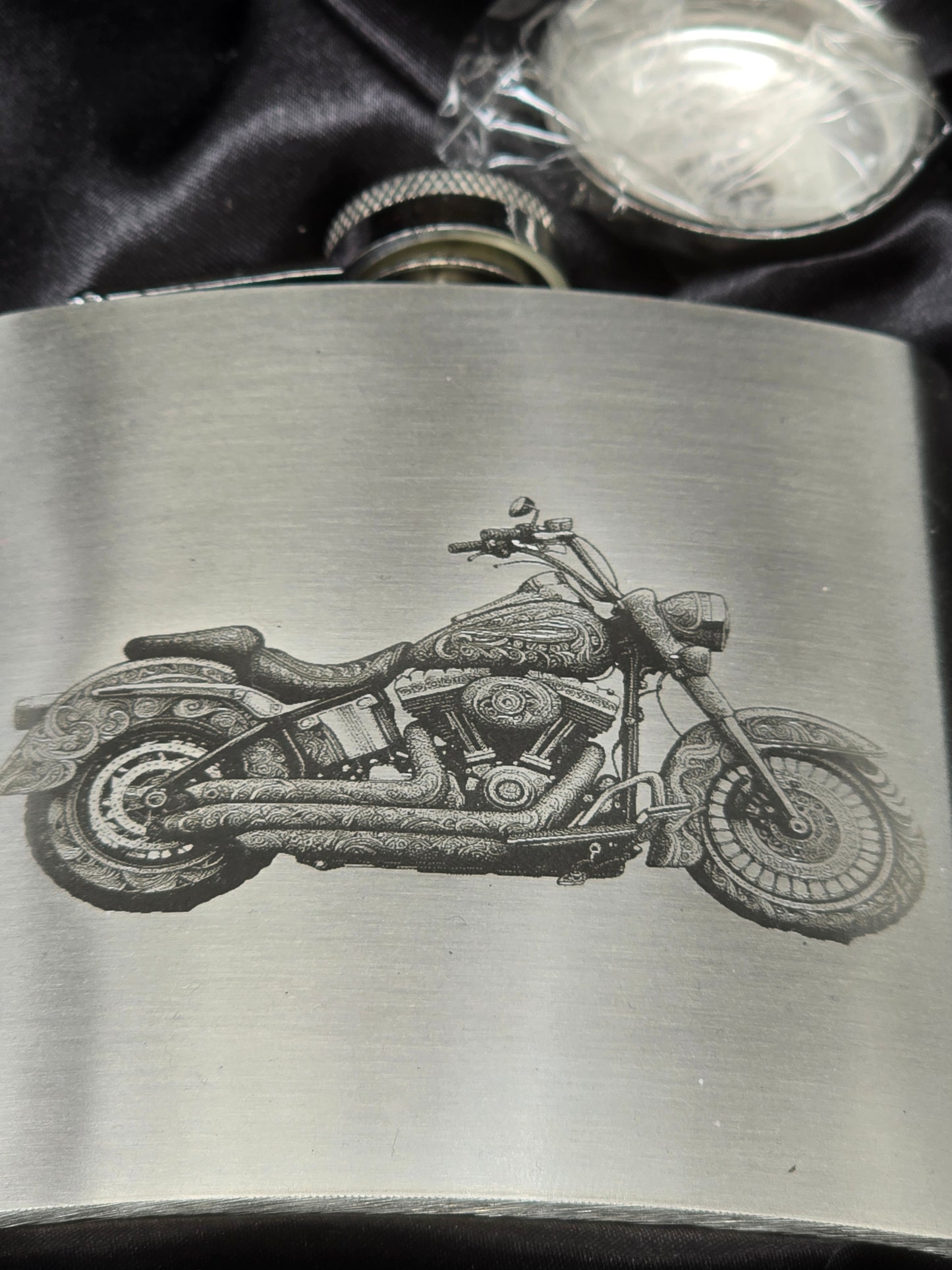Engraved stainless steel 6oz hipflask - Spirit / Liquor flask with various designs - With Gift Box
