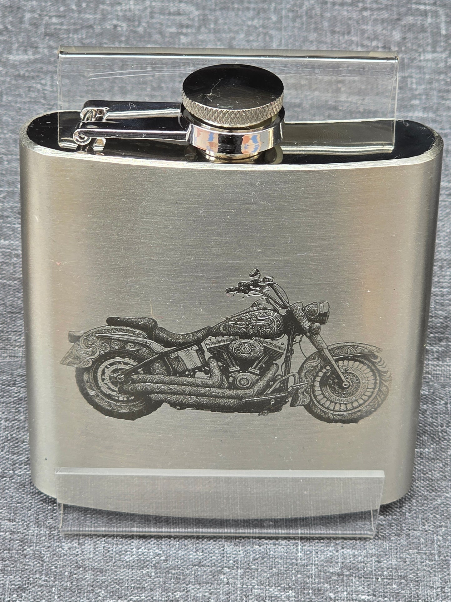 Engraved stainless steel 6oz hipflask - Spirit / Liquor flask with various designs - With Gift Box