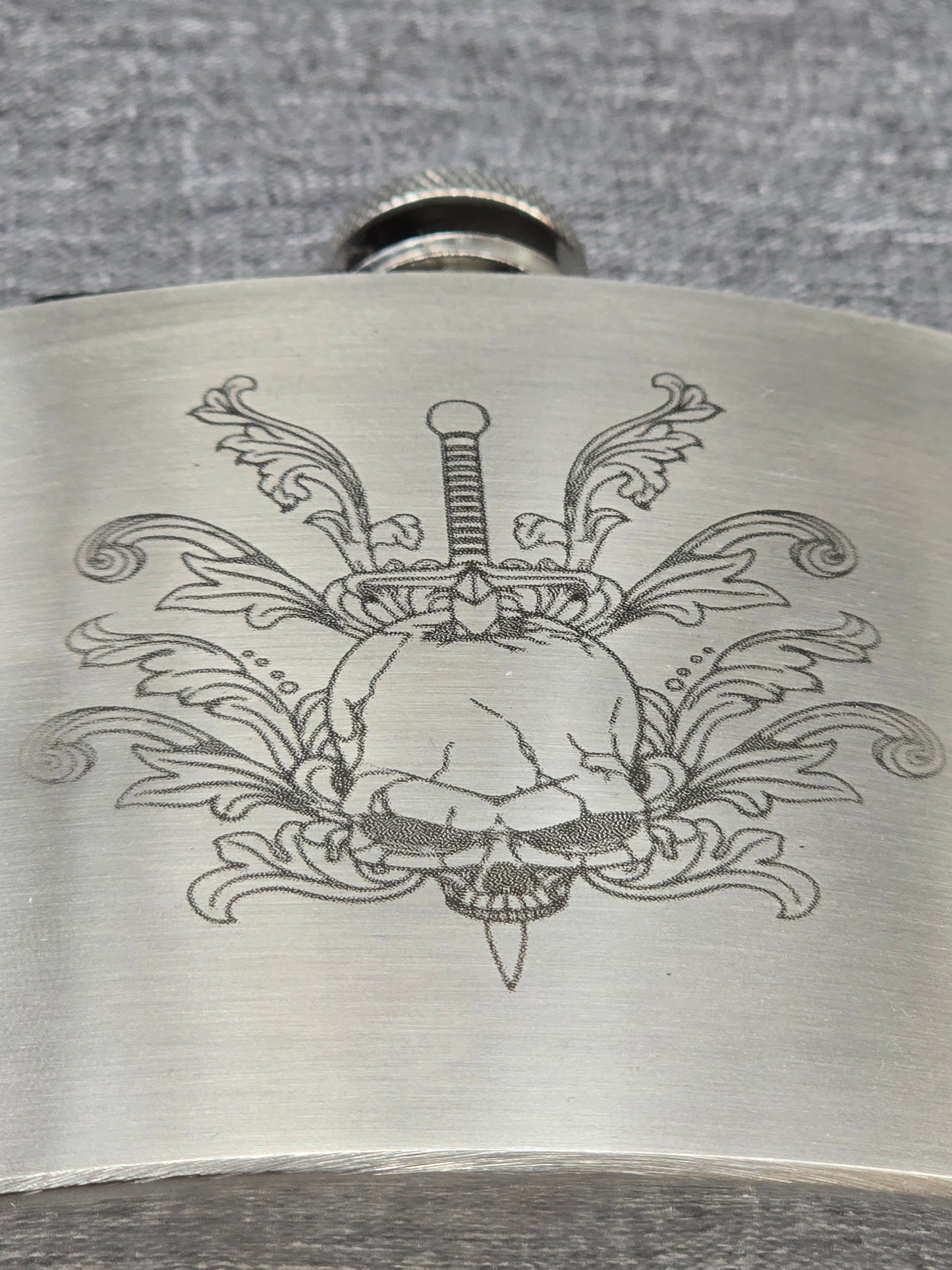 Engraved stainless steel 6oz hipflask - Spirit / Liquor flask with various designs - With Gift Box