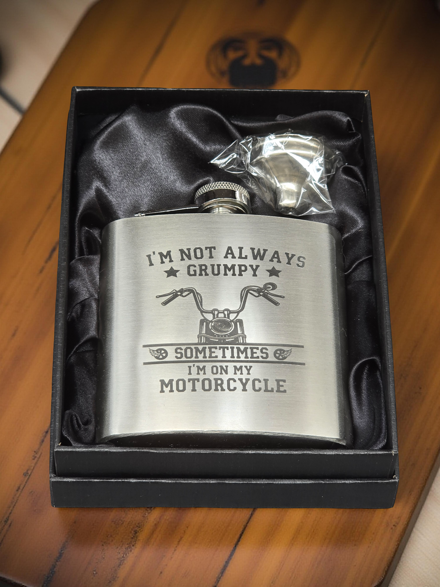Engraved stainless steel 6oz hipflask - Spirit / Liquor flask with various designs - With Gift Box