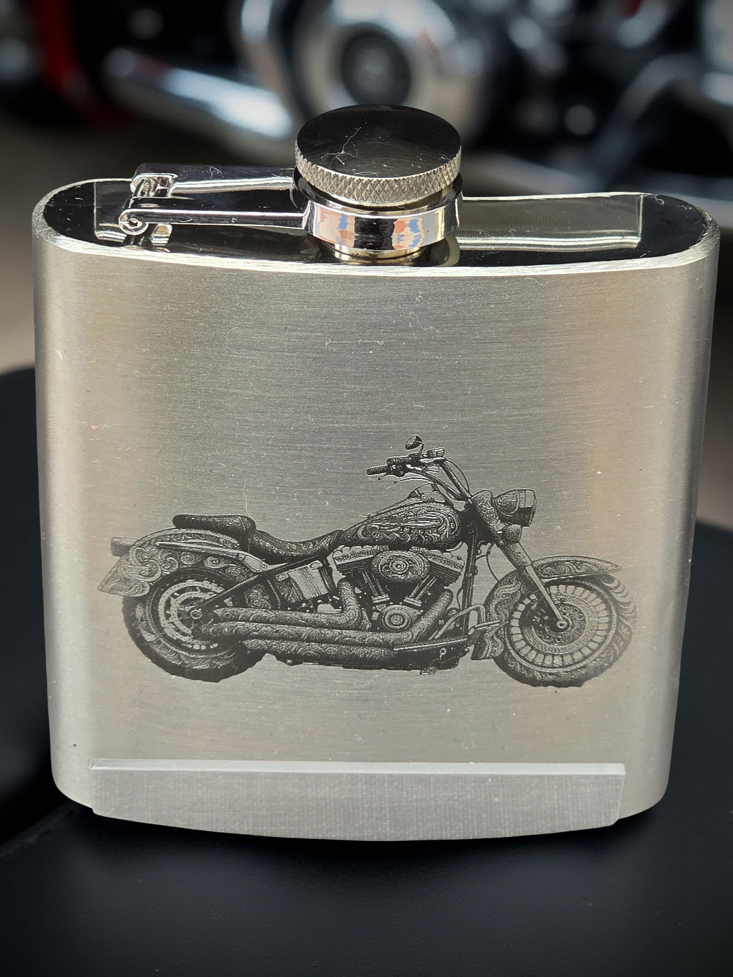 Engraved stainless steel 6oz hipflask - Spirit / Liquor flask with various designs - With Gift Box