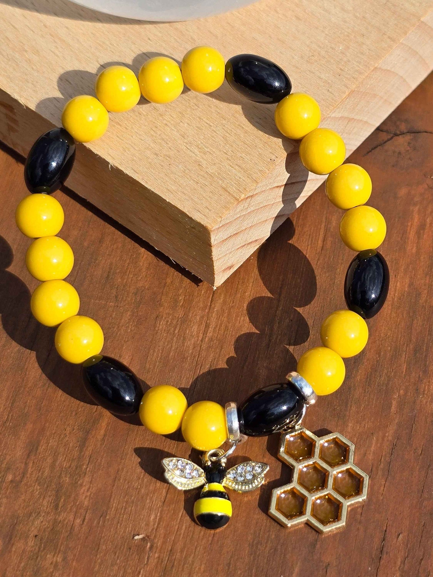 Bumble Bee Bracelet - Fun Elasticated Accessory for Kids and Adults - Ideal for Insect Lovers