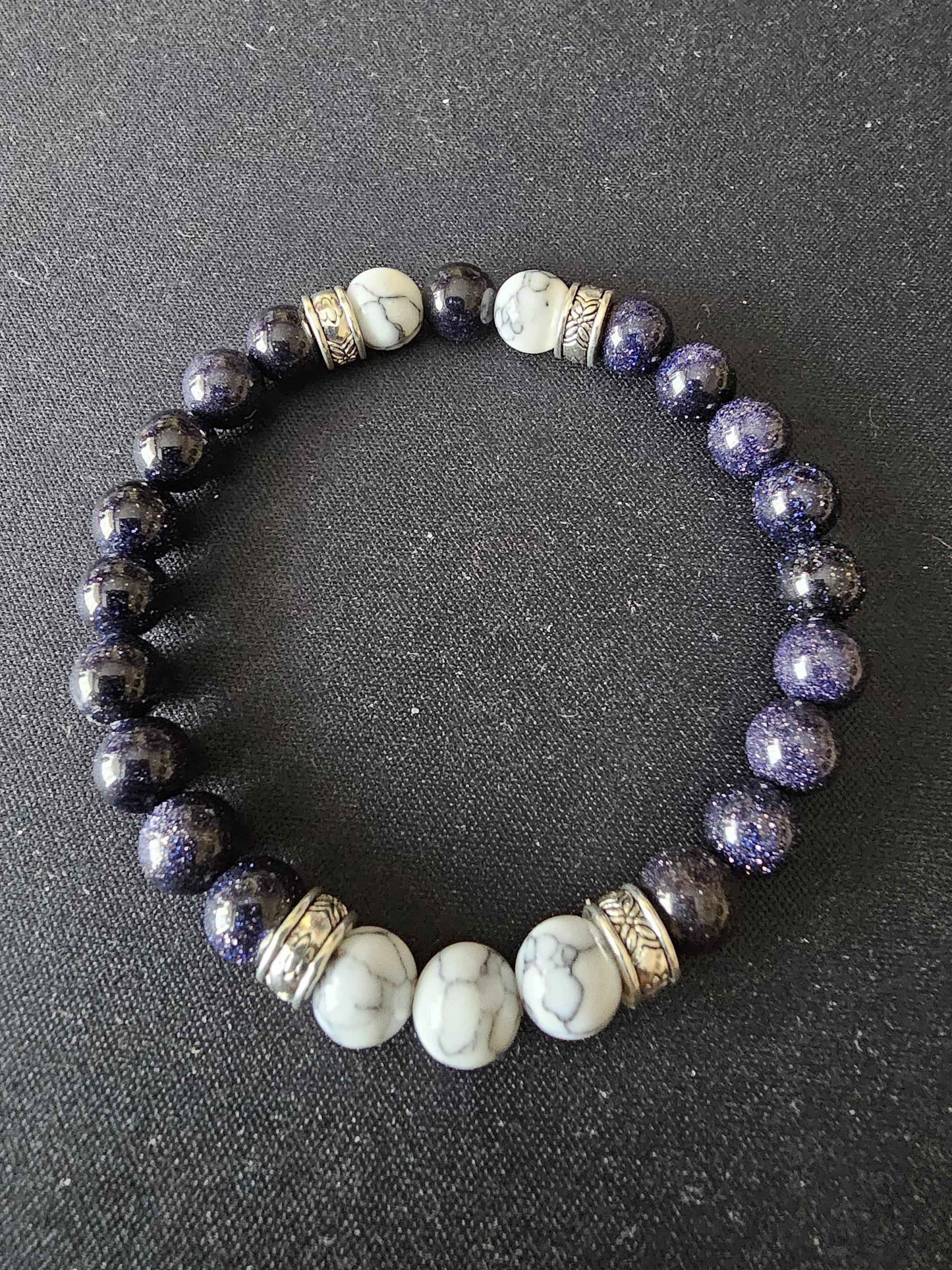 Unisex Blue and white marble effect elastic beaded bracelet - Handmade item
