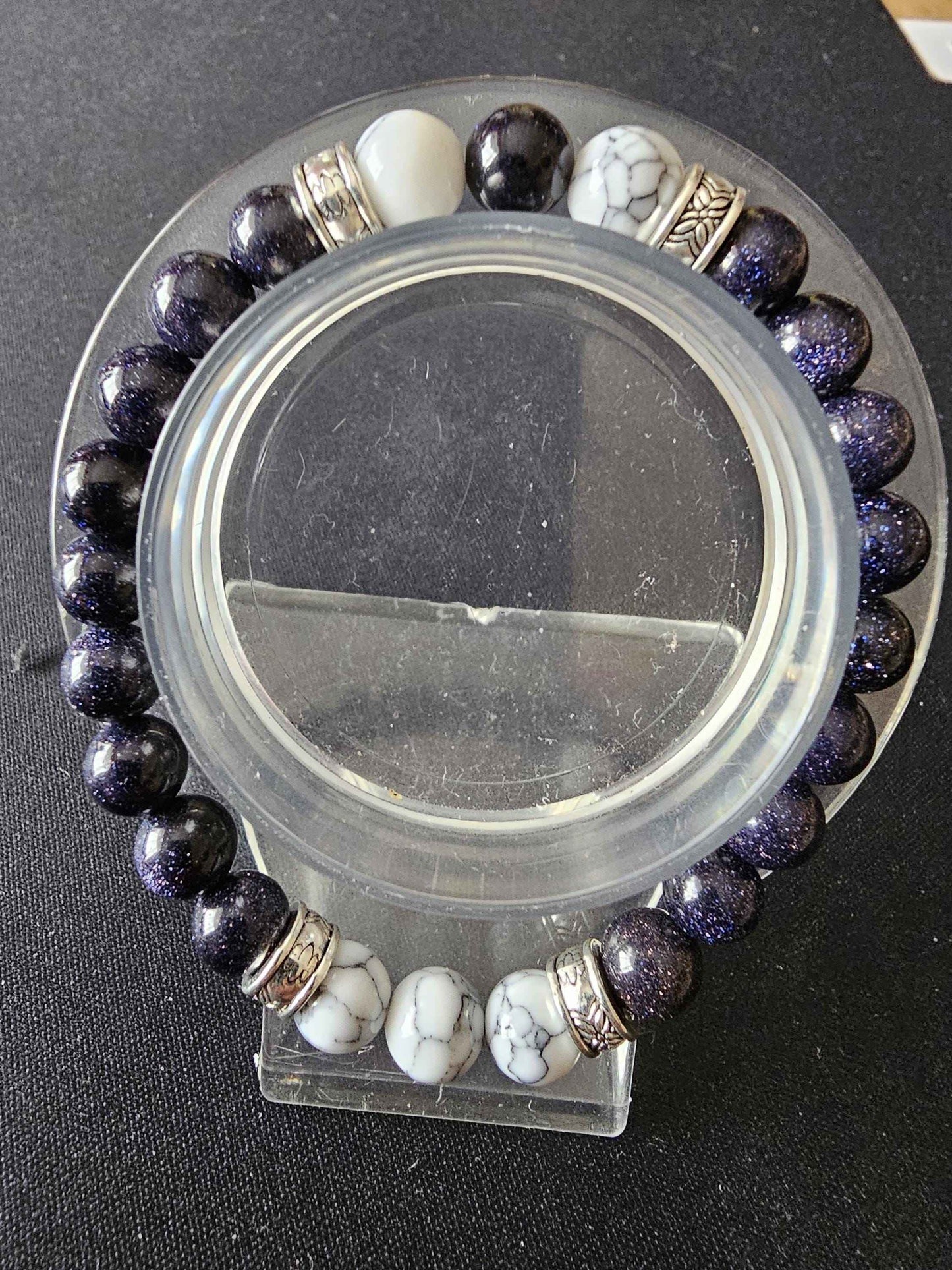 Unisex Blue and white marble effect elastic beaded bracelet - Handmade item