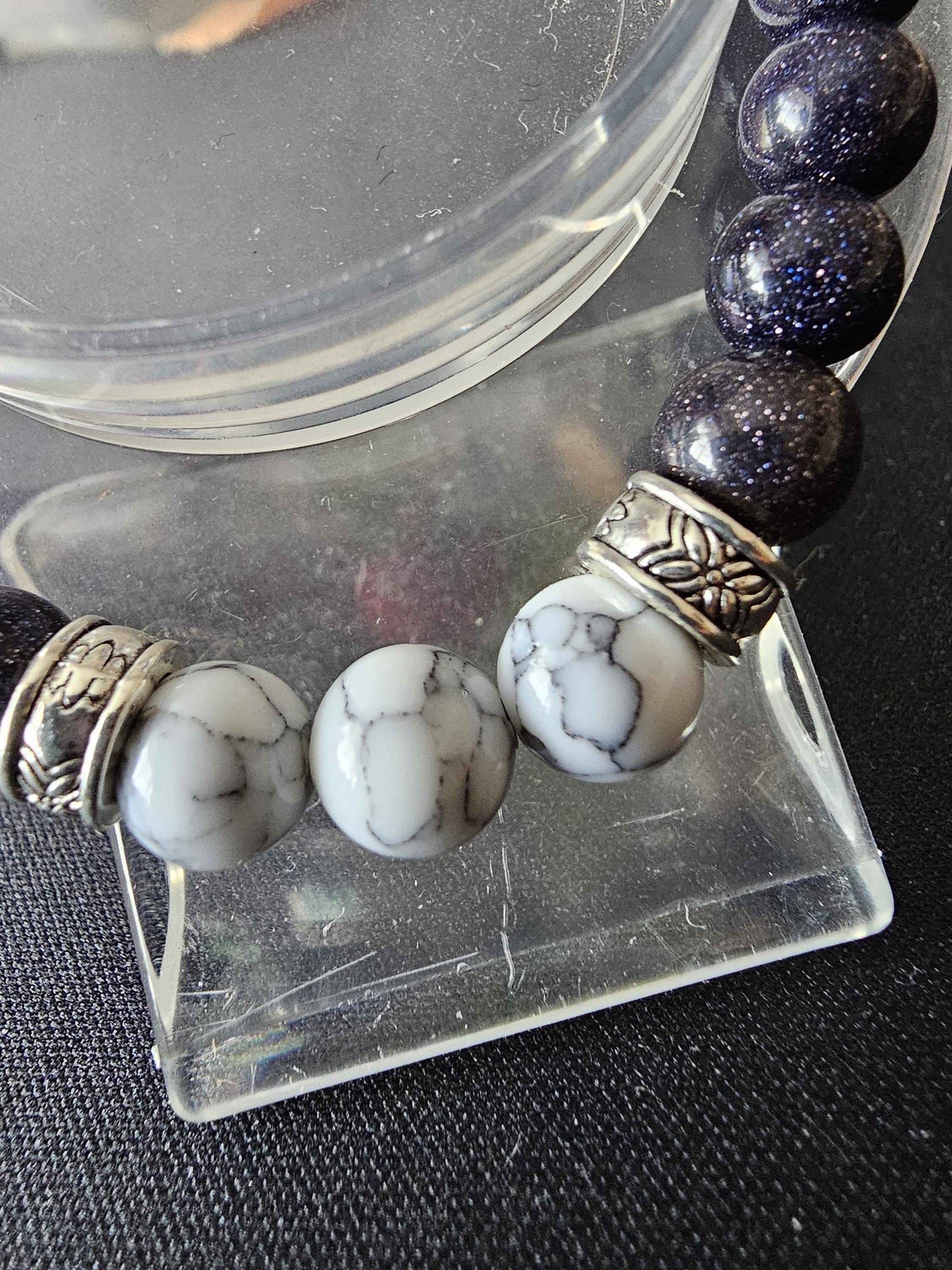 Unisex Blue and white marble effect elastic beaded bracelet - Handmade item