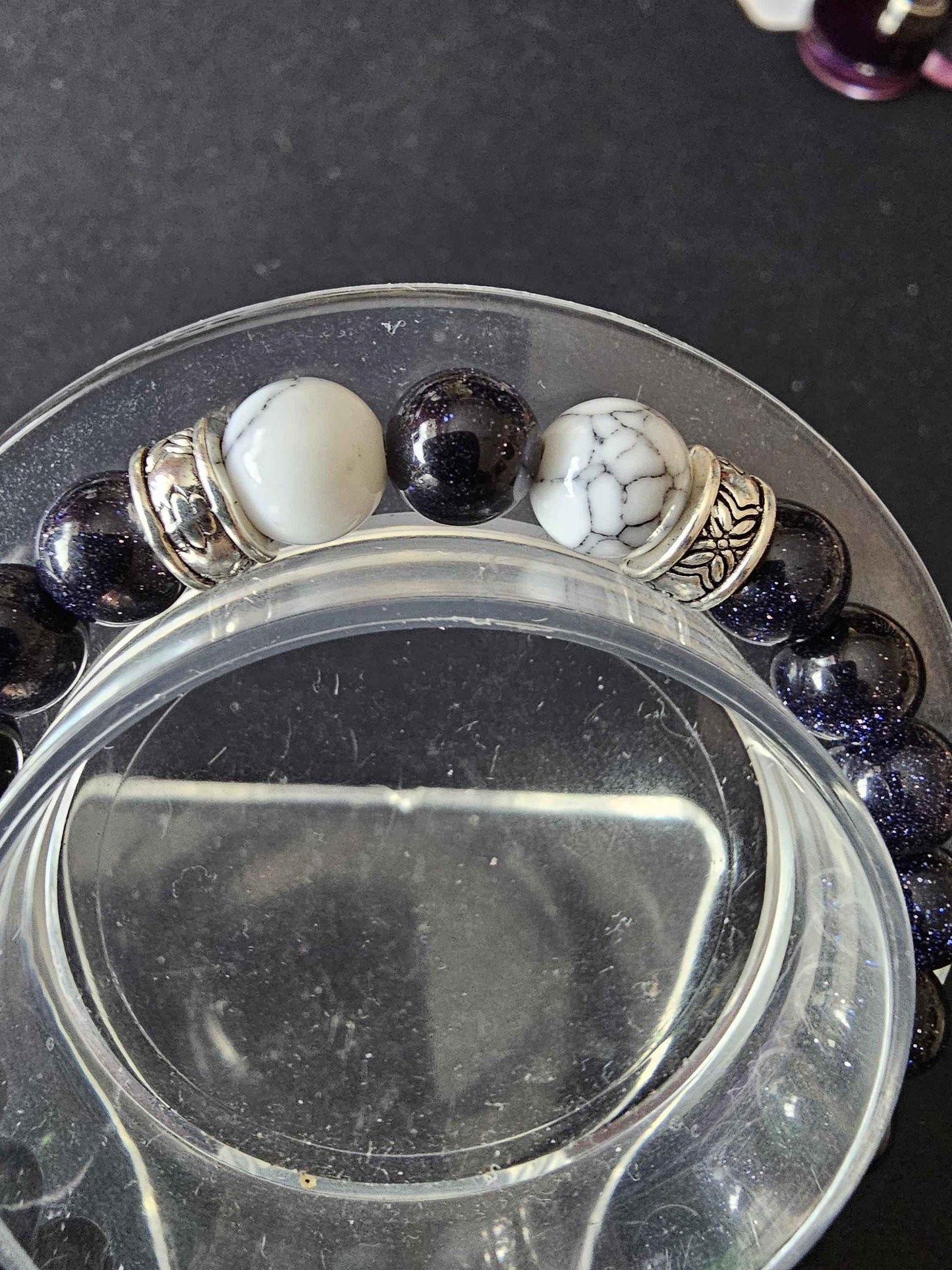 Unisex Blue and white marble effect elastic beaded bracelet - Handmade item