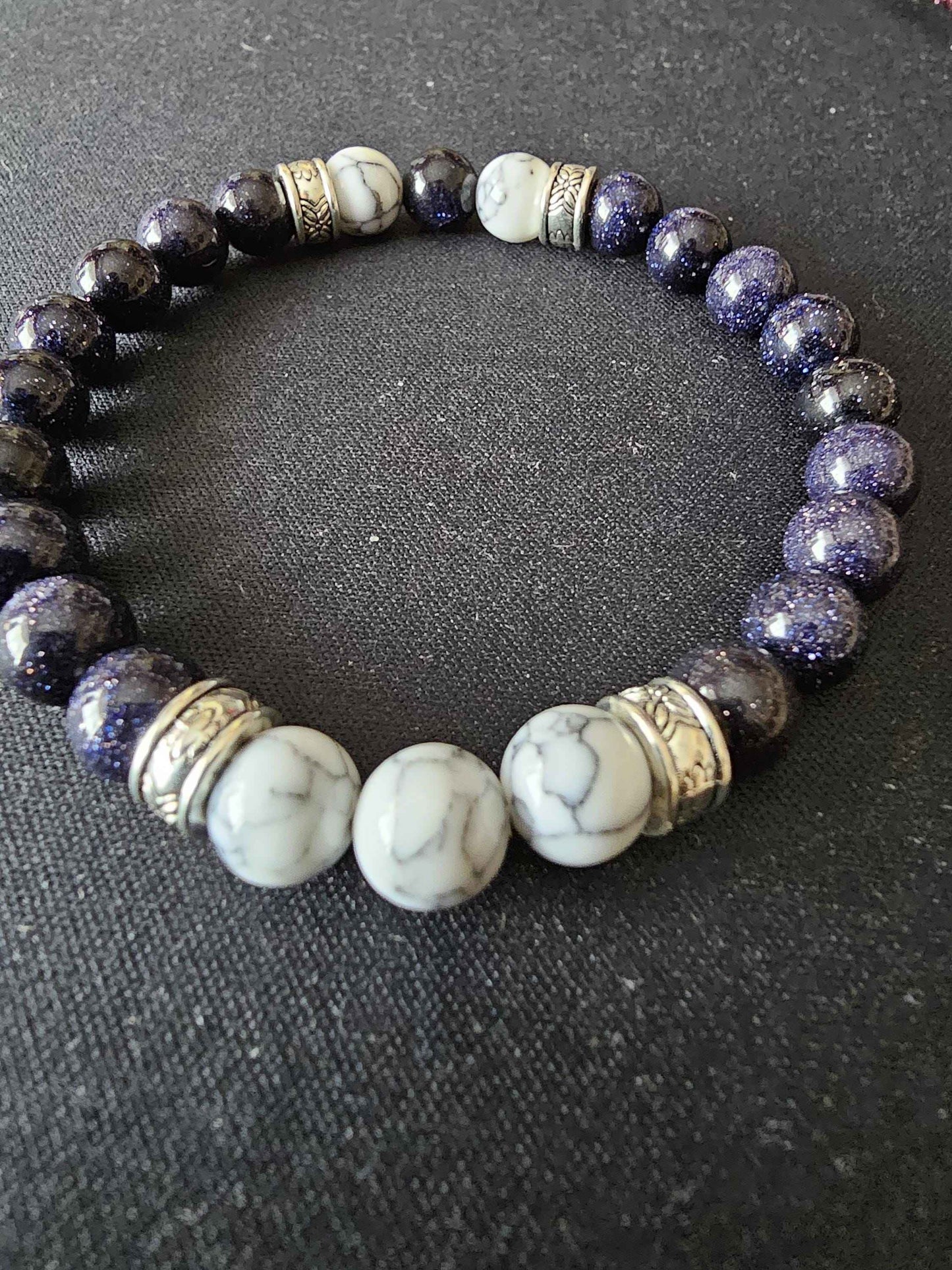 Unisex Blue and white marble effect elastic beaded bracelet - Handmade item