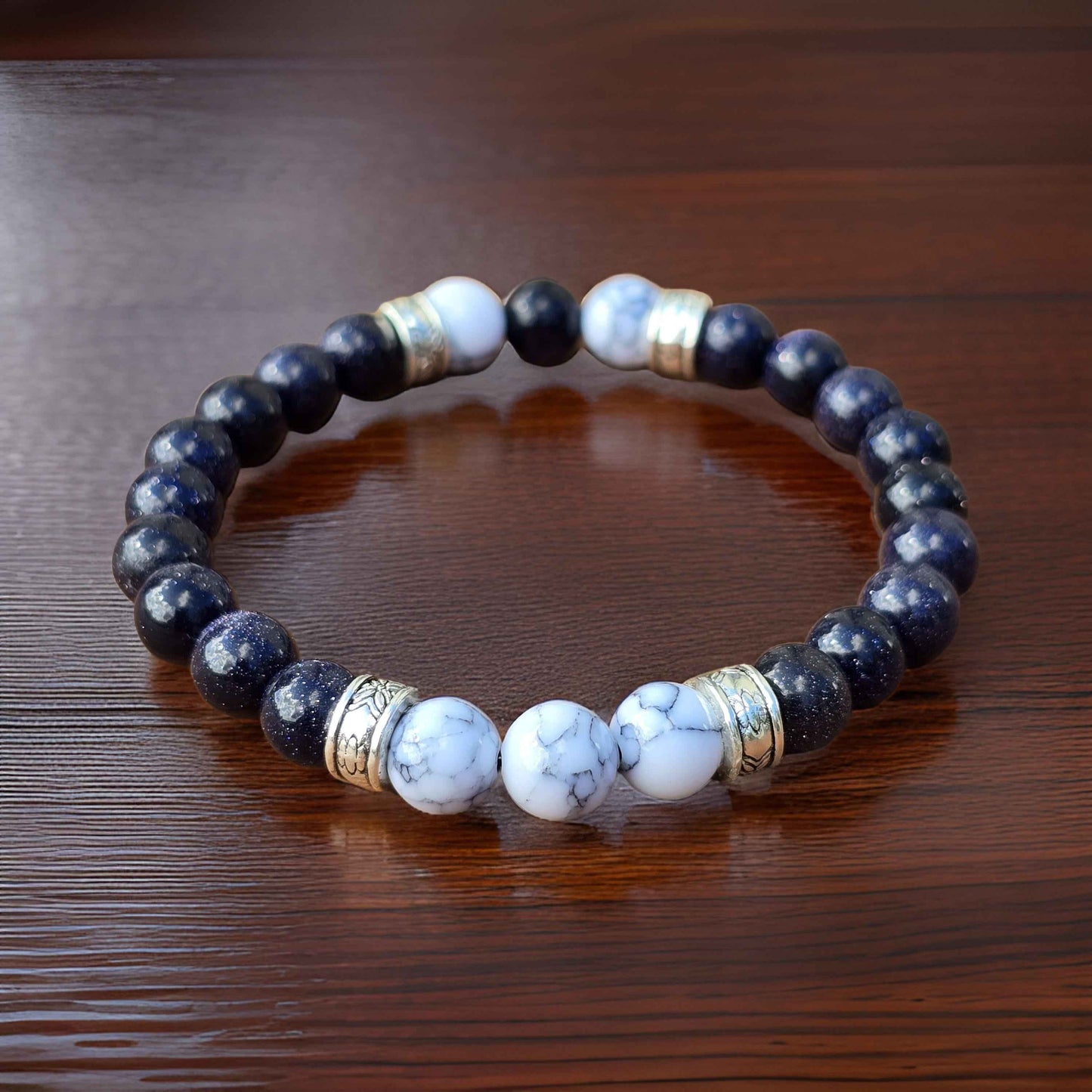 Unisex Blue and white marble effect elastic beaded bracelet - Handmade item