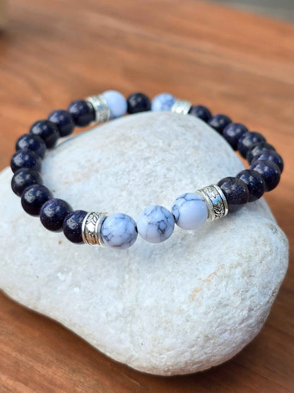 Unisex Blue and white marble effect elastic beaded bracelet - Handmade item