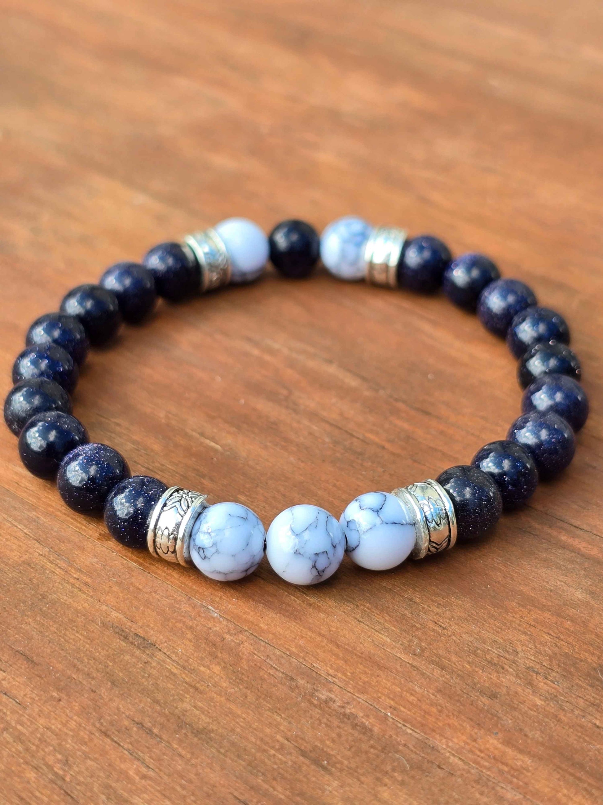 Unisex Blue and white marble effect elastic beaded bracelet - Handmade item