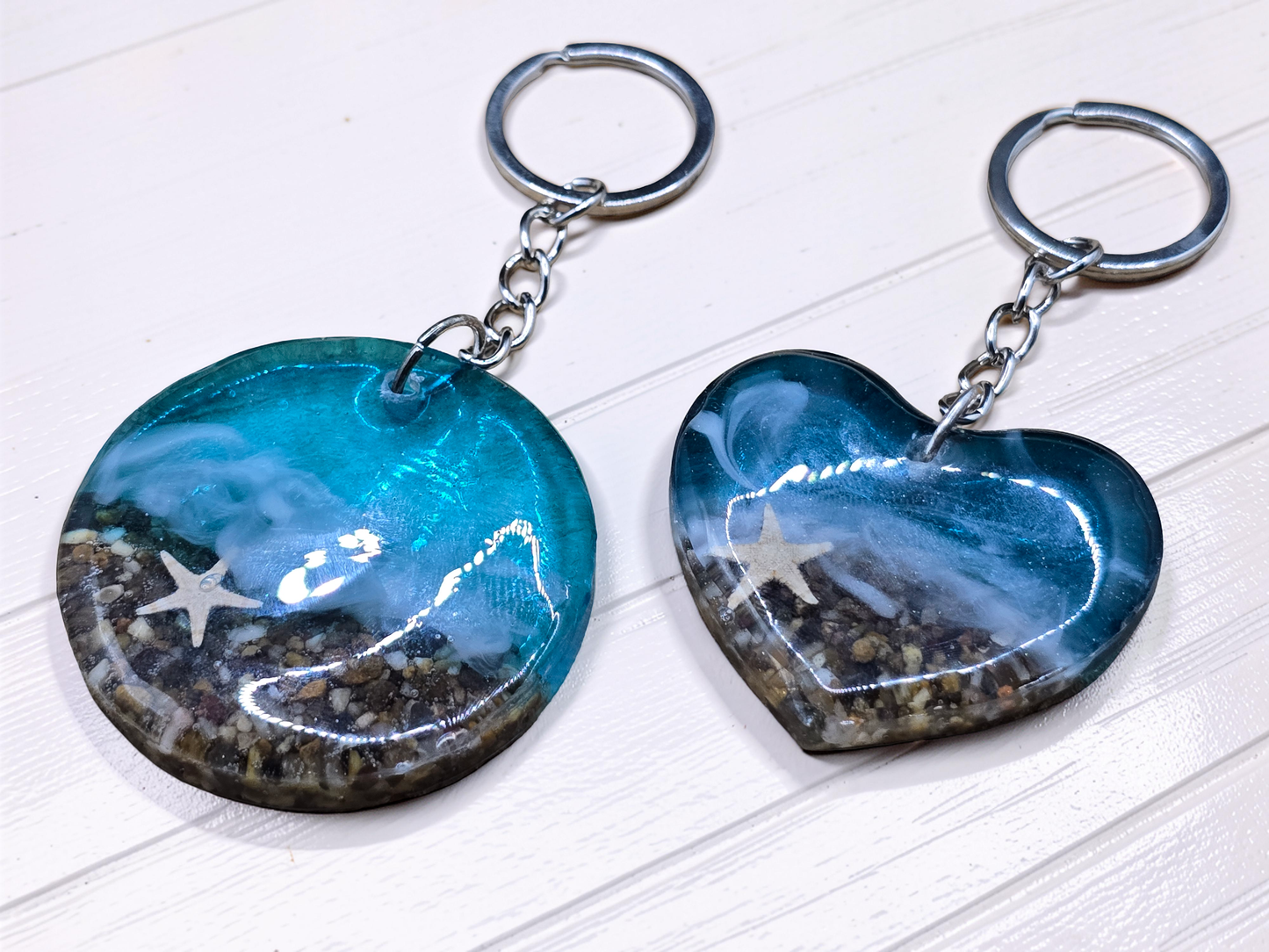 Resin Beach Keyring - Ocean theme keychain - Heart / Round Shapes