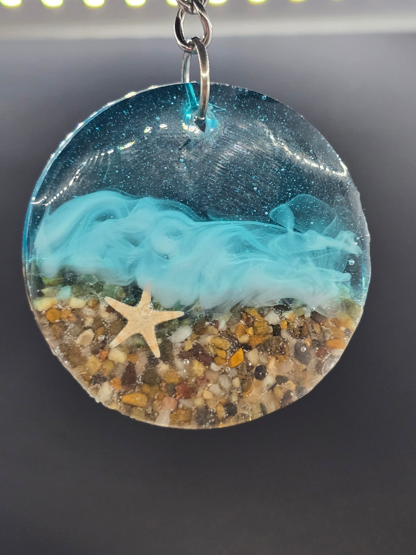 Beach theme resin keyrings - Heart and round shapes