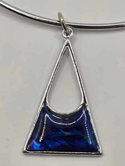 Triangle pendant resin necklace with metal choker