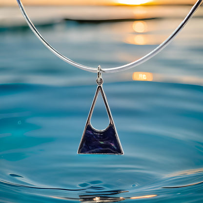 Triangle pendant resin necklace with metal choker