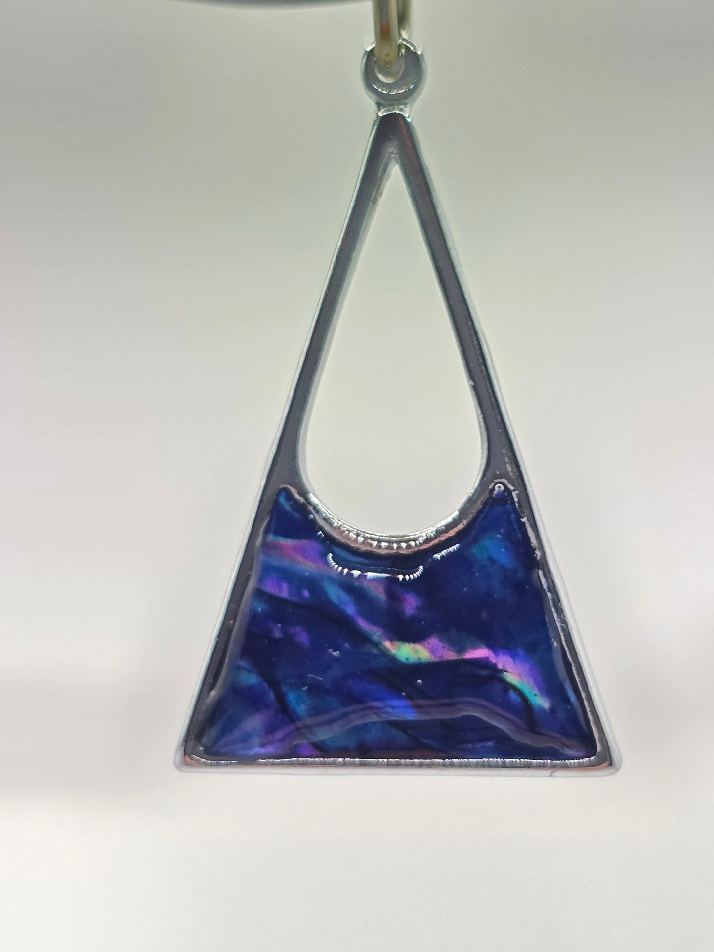 Triangle pendant resin necklace with metal choker