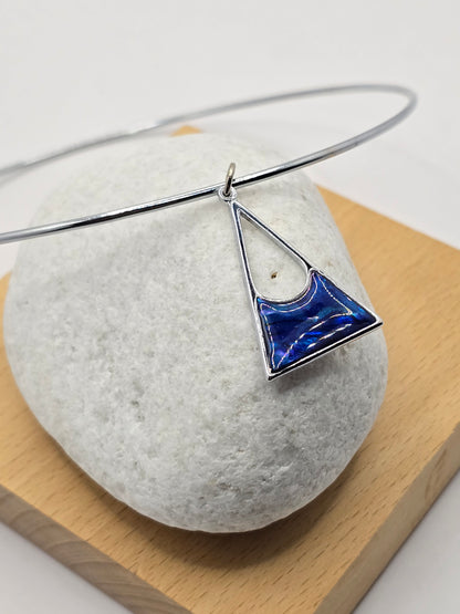 Triangle pendant resin necklace with metal choker