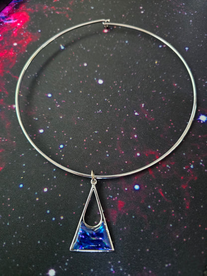Triangle pendant resin necklace with metal choker