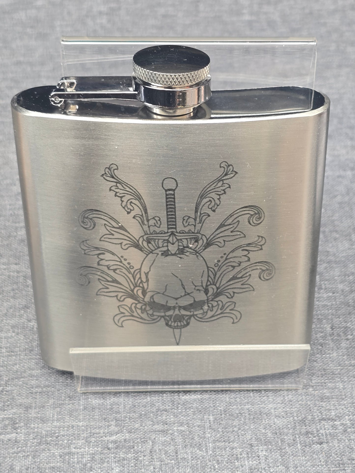Engraved stainless steel 6oz hipflask - Spirit / Liquor flask with various designs - With Gift Box