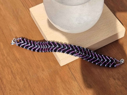 Chevron beaded bracelet with magnetic clasp - Purple / Black