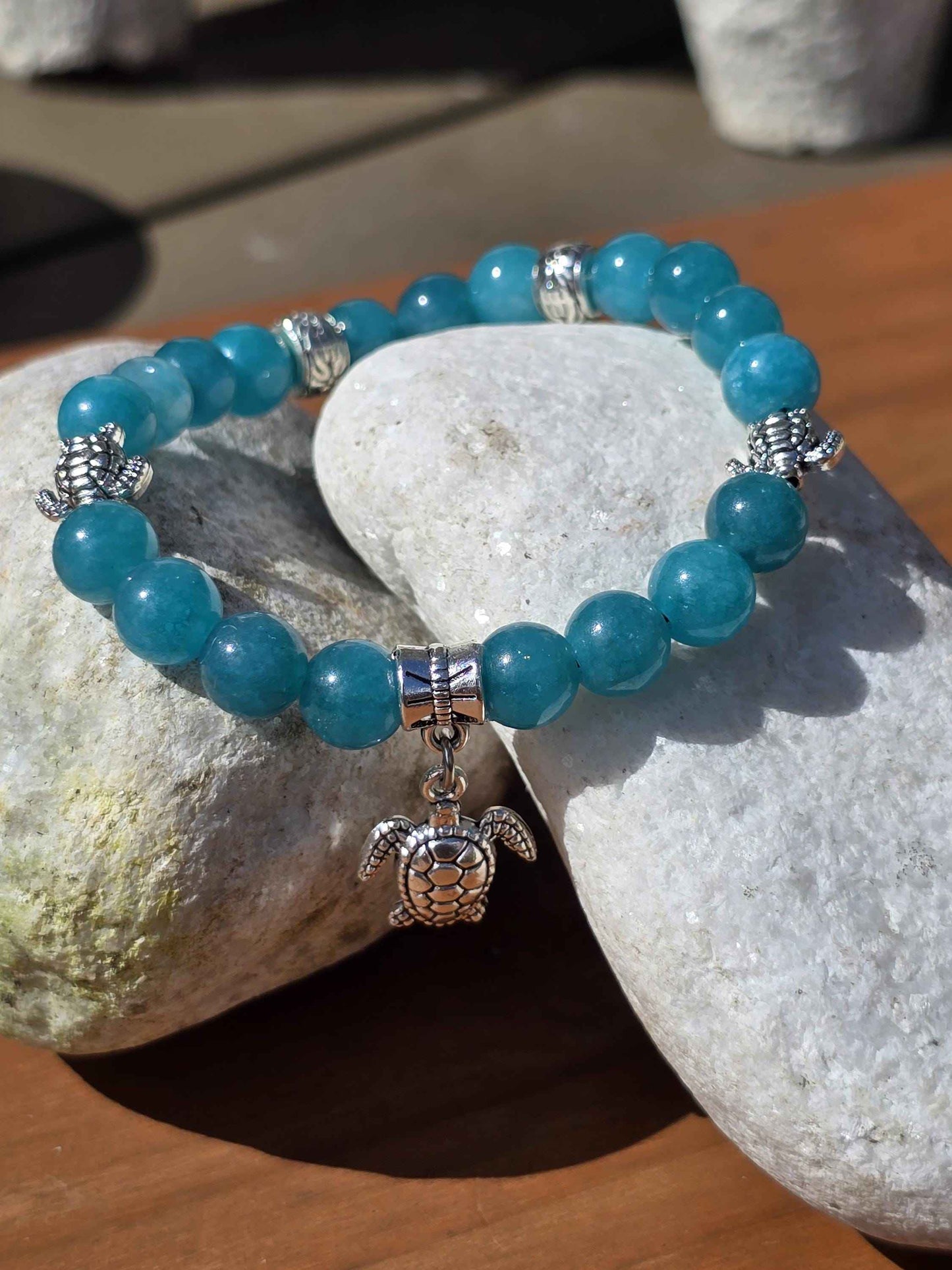 Sea Turtle Charm beaded bracelet - Blue/Turquoise Stone beads, and elasticated band to fit most wrist sizes