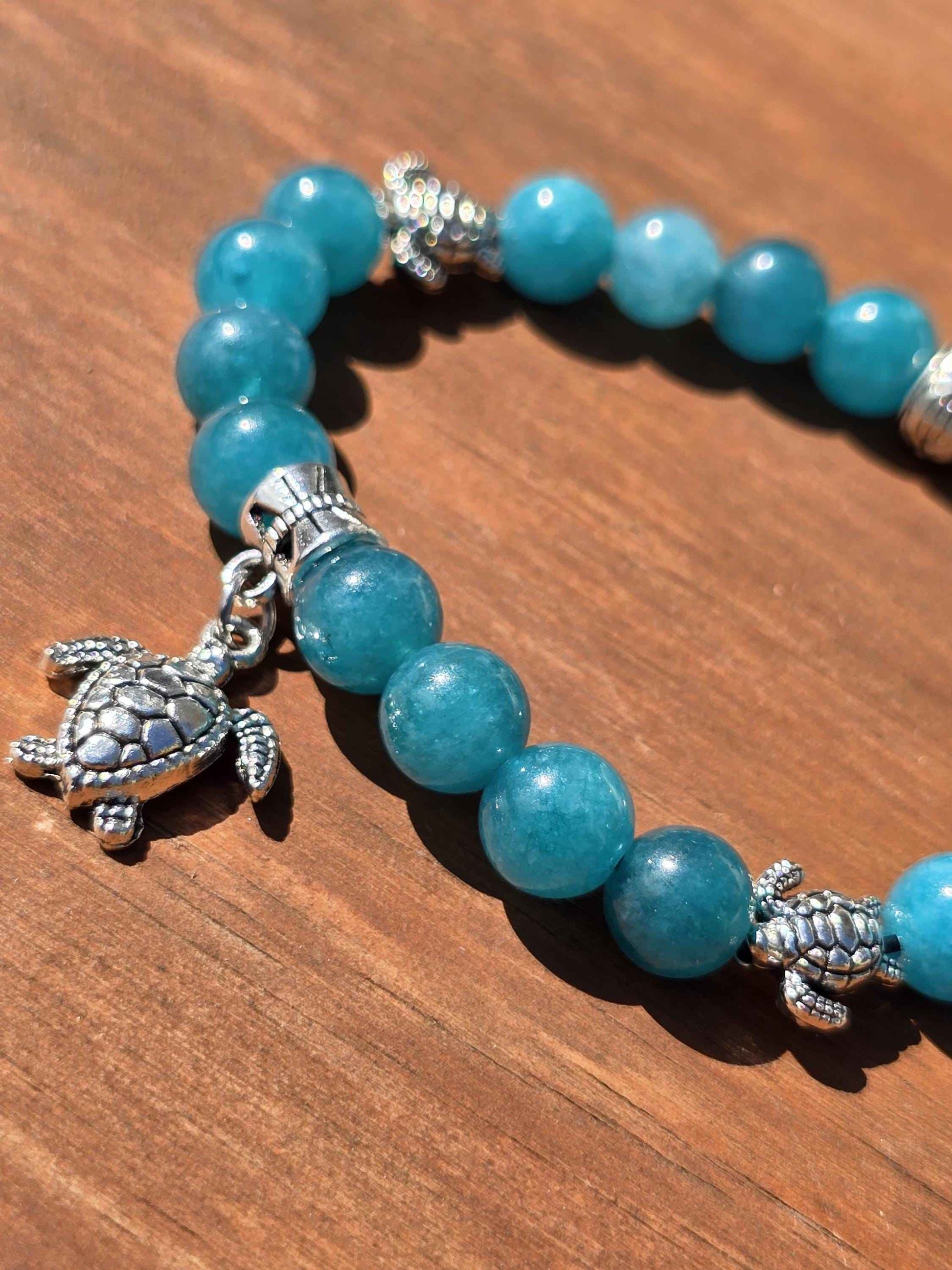 Sea Turtle Charm beaded bracelet - Blue/Turquoise Stone beads, and elasticated band to fit most wrist sizes