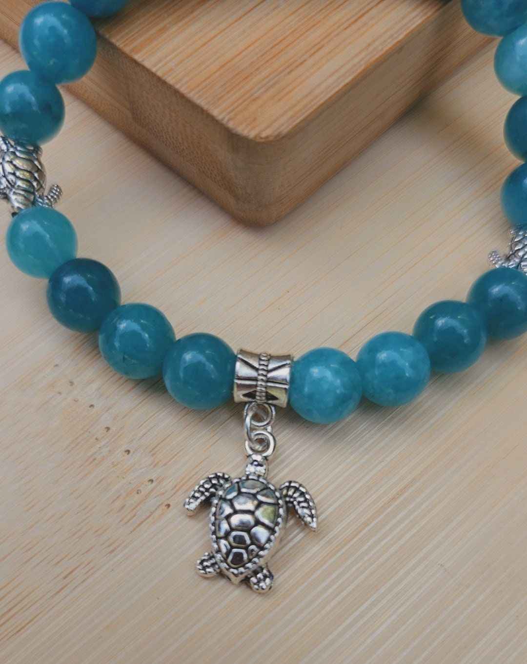 Sea Turtle Charm beaded bracelet - Blue/Turquoise Stone beads, and elasticated band to fit most wrist sizes
