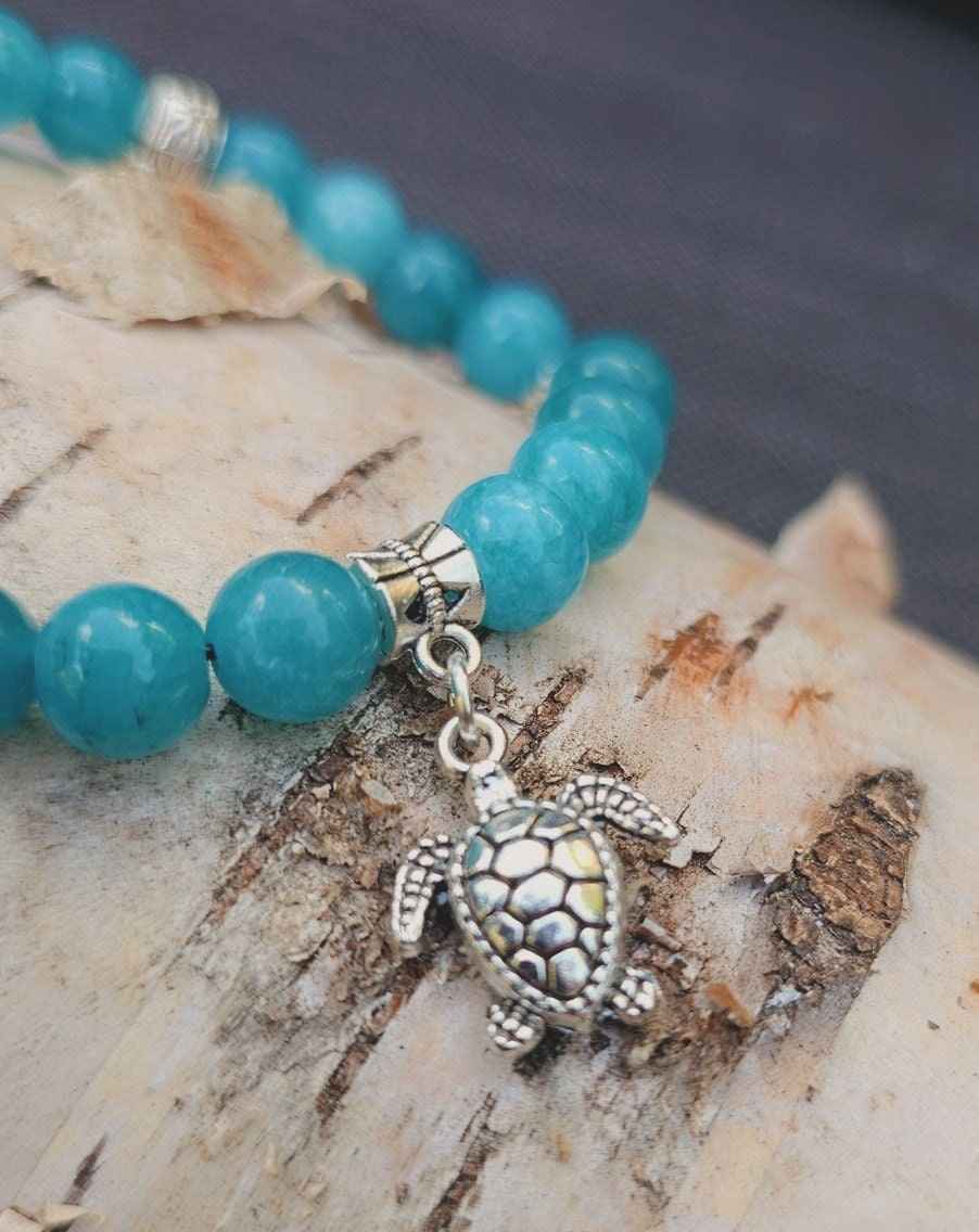Sea Turtle Charm beaded bracelet - Blue/Turquoise Stone beads, and elasticated band to fit most wrist sizes