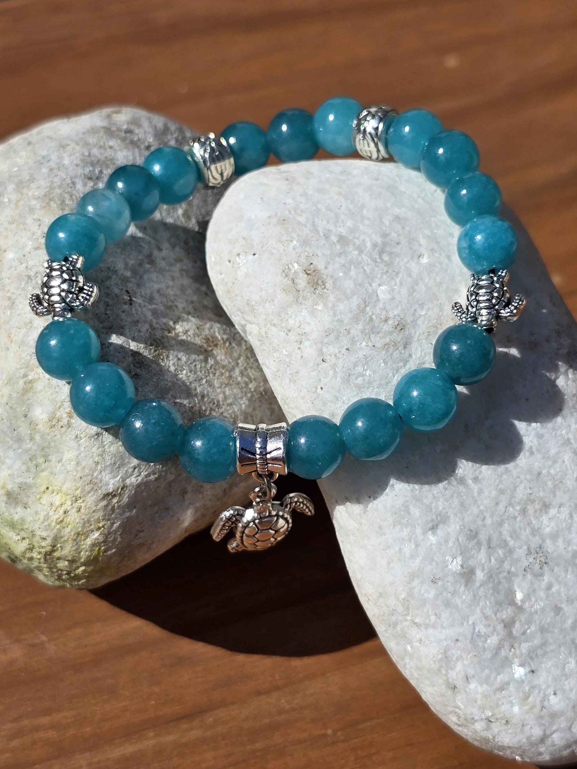 Sea Turtle Charm beaded bracelet - Blue/Turquoise Stone beads, and elasticated band to fit most wrist sizes