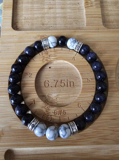 Unisex Blue and white marble effect elastic beaded bracelet - Handmade item