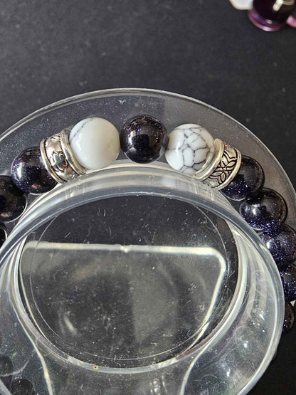 Unisex Blue and white marble effect elastic beaded bracelet - Handmade item