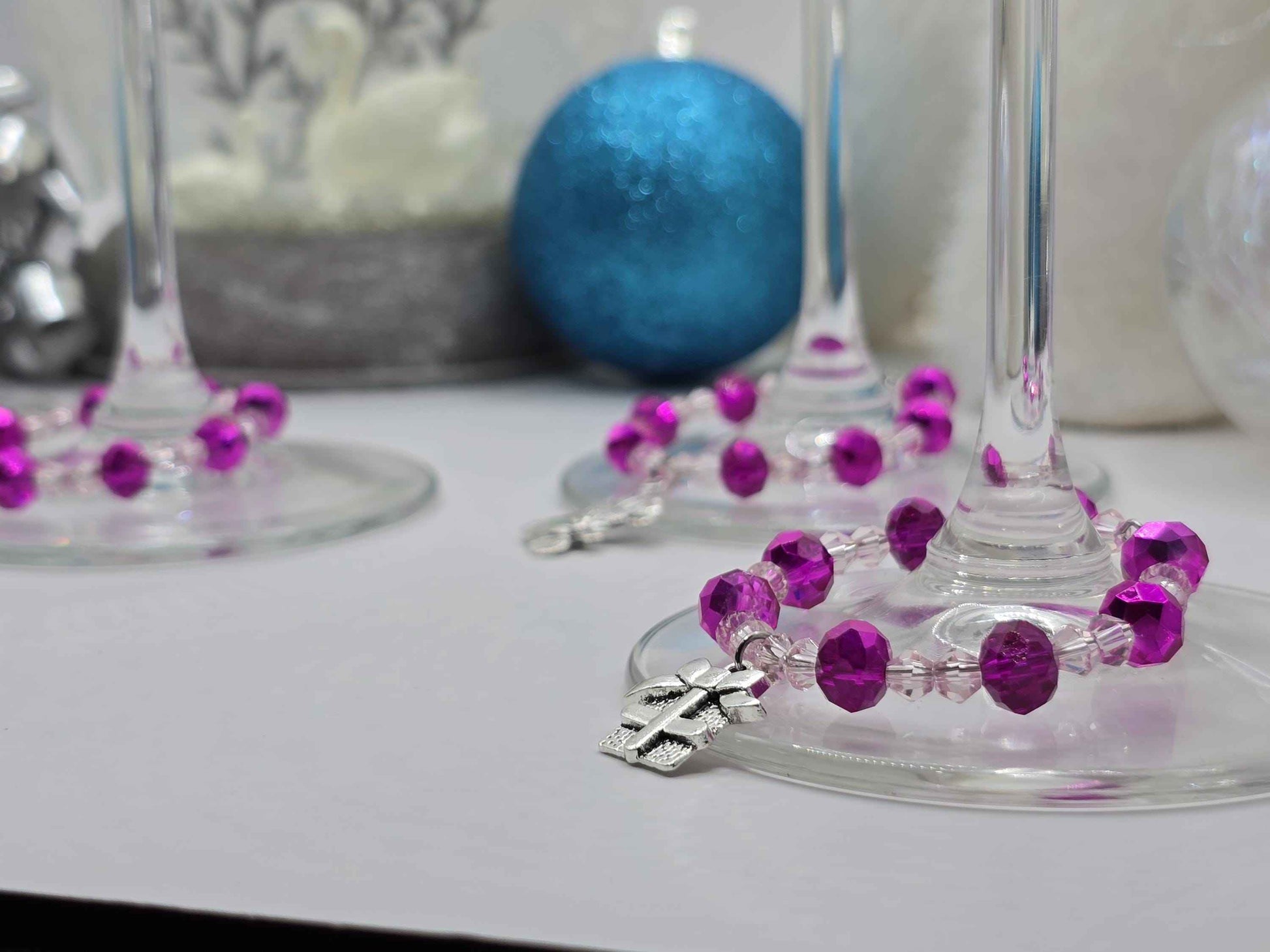 4 Pack Christmas Wine Glass Charms - Xmas Tree, Stocking, Gift, Snowflake